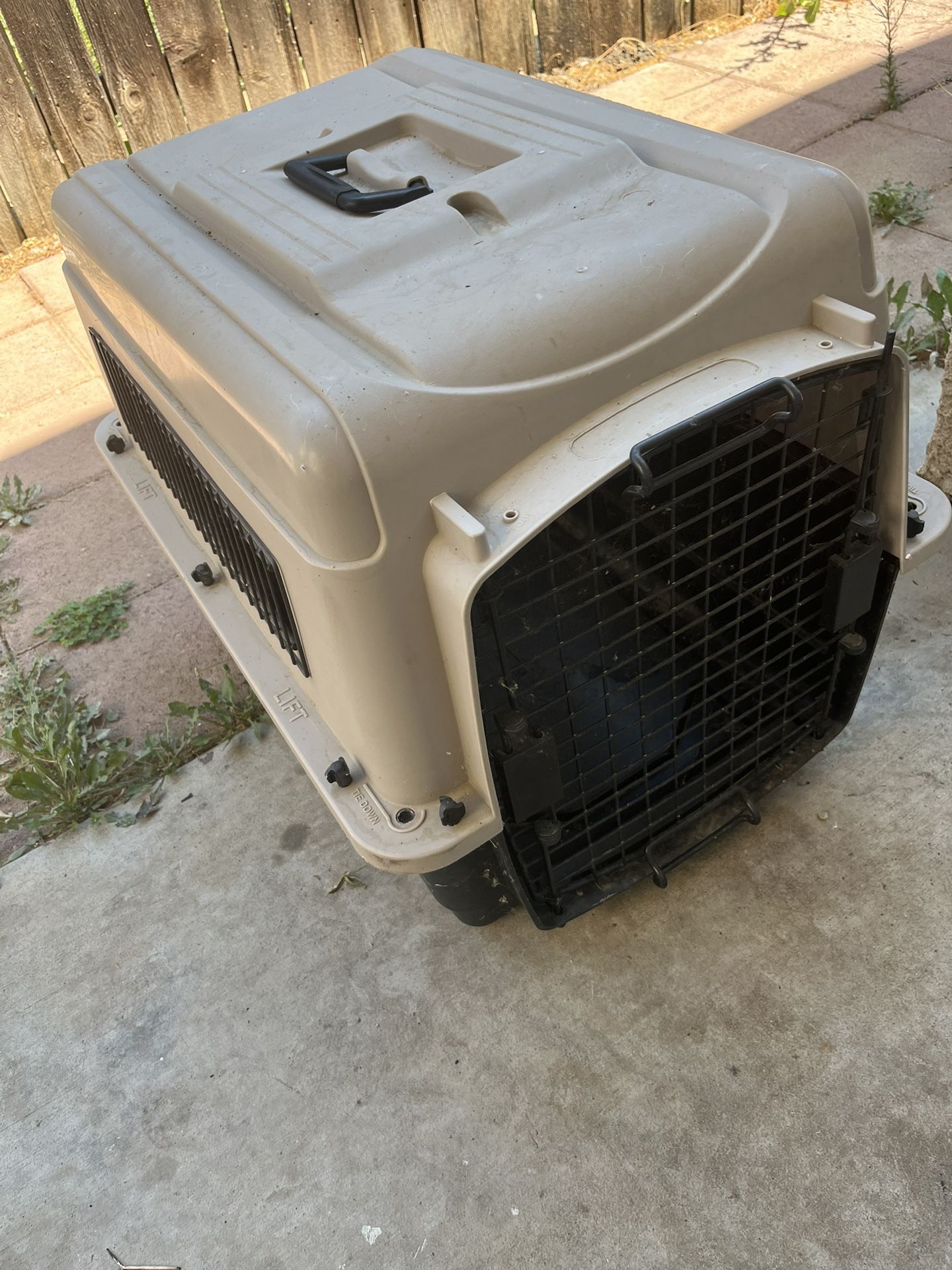 Dog Kennel $10