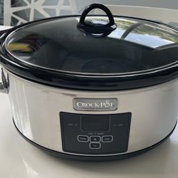Barely used. Crock-Pot 7-Quart Programmable Slow Cooker polished platinum.. in Jupiter.