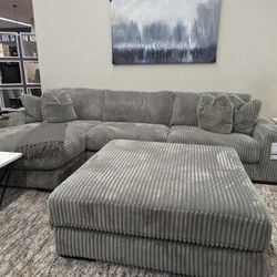 🎀 Lindyn Velvet Sectional With Chaise 🎀On Display You Can Cone And See