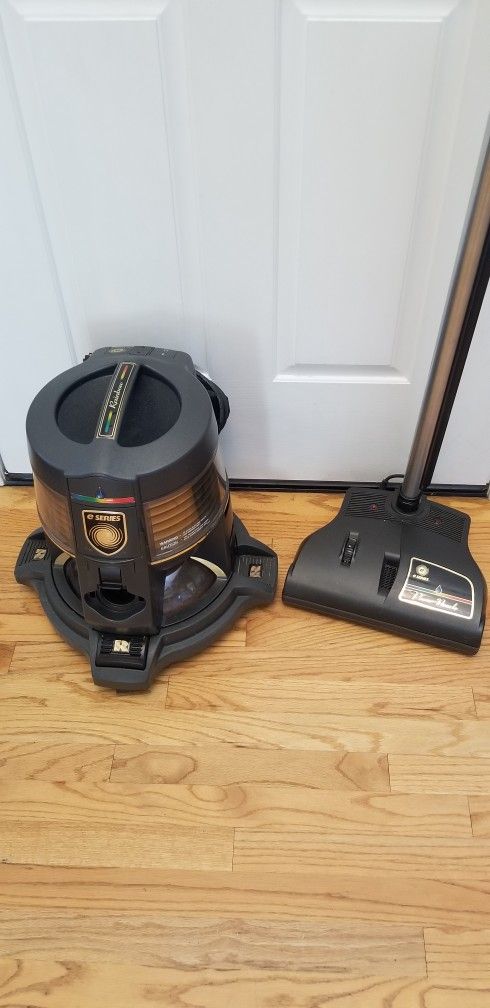 NEW Cond RAINBOW E SERIES VACUUM WITH AMAZING POWER SUCTION. WORKS EXCELLENT , IN THE BOX. ,