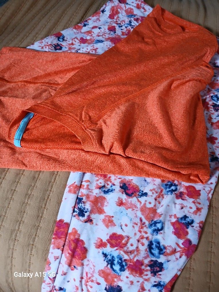 T-shirt with Leggings Or Not 10.00ec.