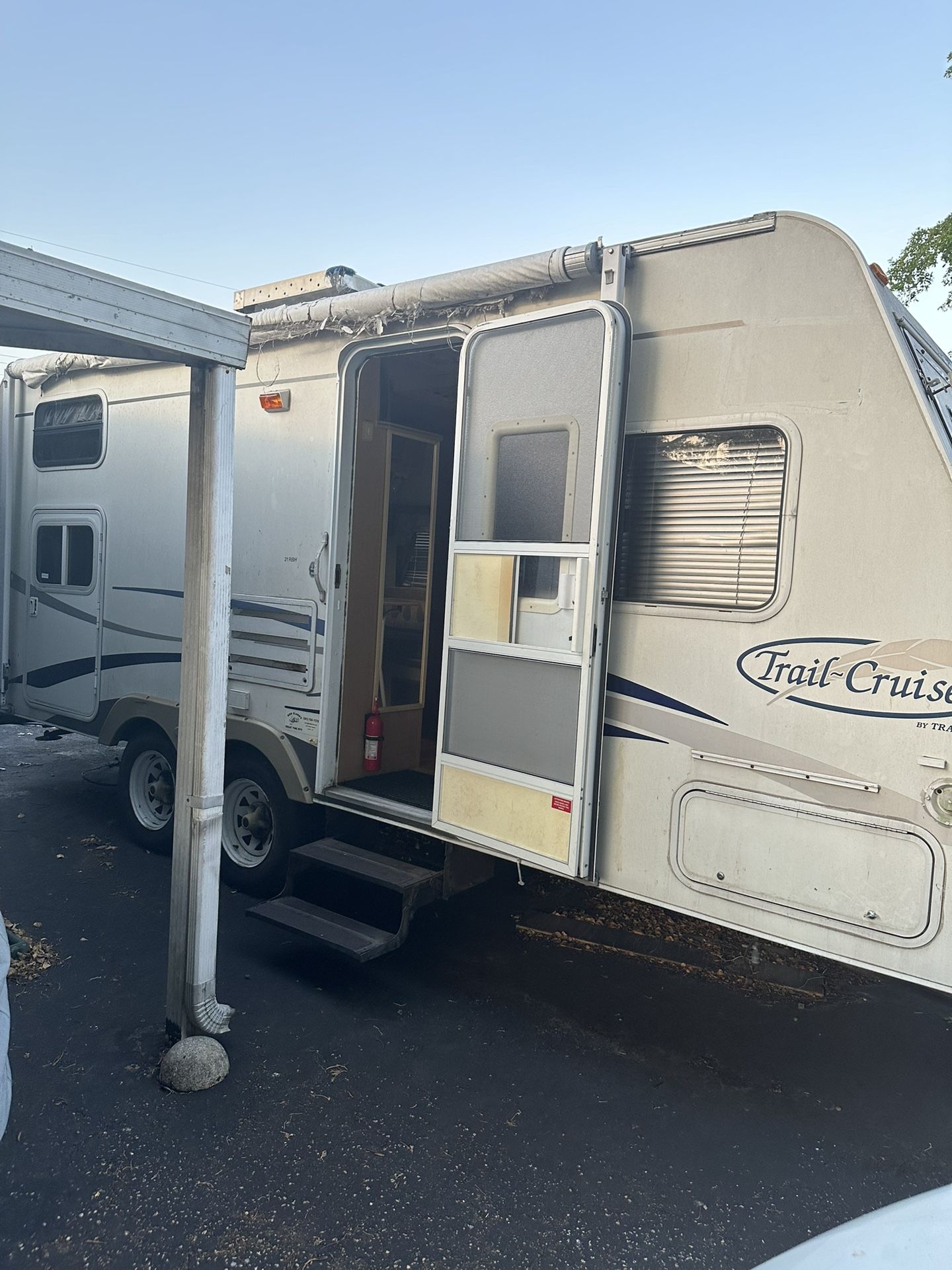 2005 Camper 21ft - Clean Title