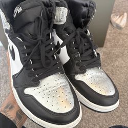 Jordan 1 Black Metallic 11.5w (sz 10 men)
