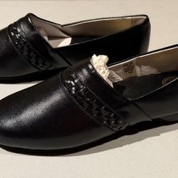 L.B. Evan’s Regent Opera Black Leather Slippers- Size 9 1/2M 