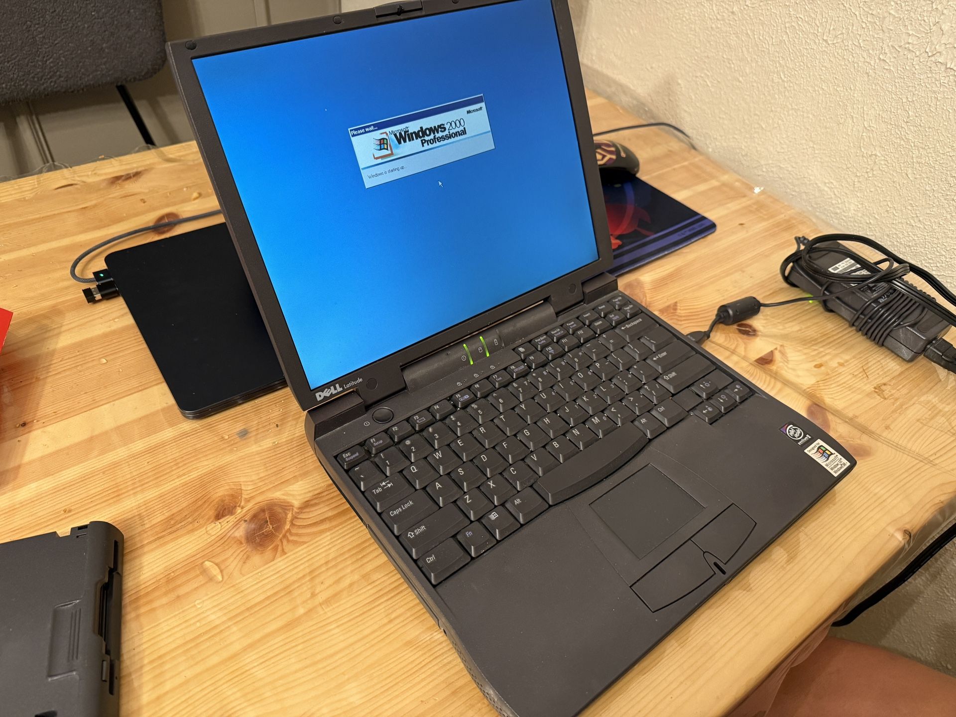 Vintage Dell Latitude C600 Laptop – Windows ME, Floppy & CD-ROM Modules, Xircom PCMCIA, Charger