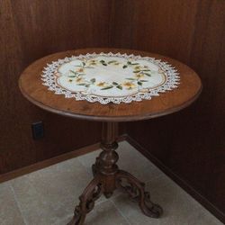 Vintage Tilt-top Table. Solid Wood. Ornate Tri-pod Base. 