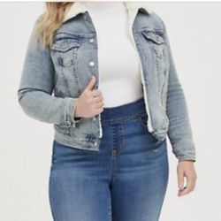 Torrid NEW Denim Jacket w/Sherpa Collar, Plaid Lined  CollAred neckline, button front was $109.50