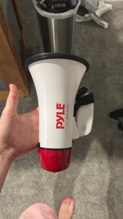 Handheld megaphone