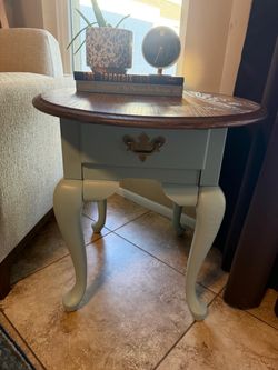 Vintage Broyhill Solid Wood Side Table – Beautiful Grain, Sturdy Build