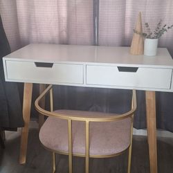 Vanity Or Desk With Chair 