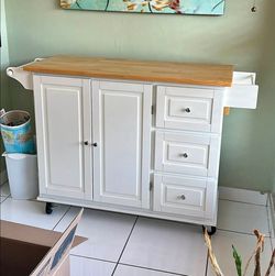 Kitchen cabinet with wheels