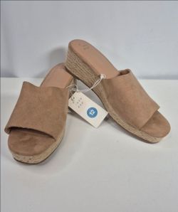 WOMEN'S A NEW DAY SANDALS. SIZE 12. NEW.