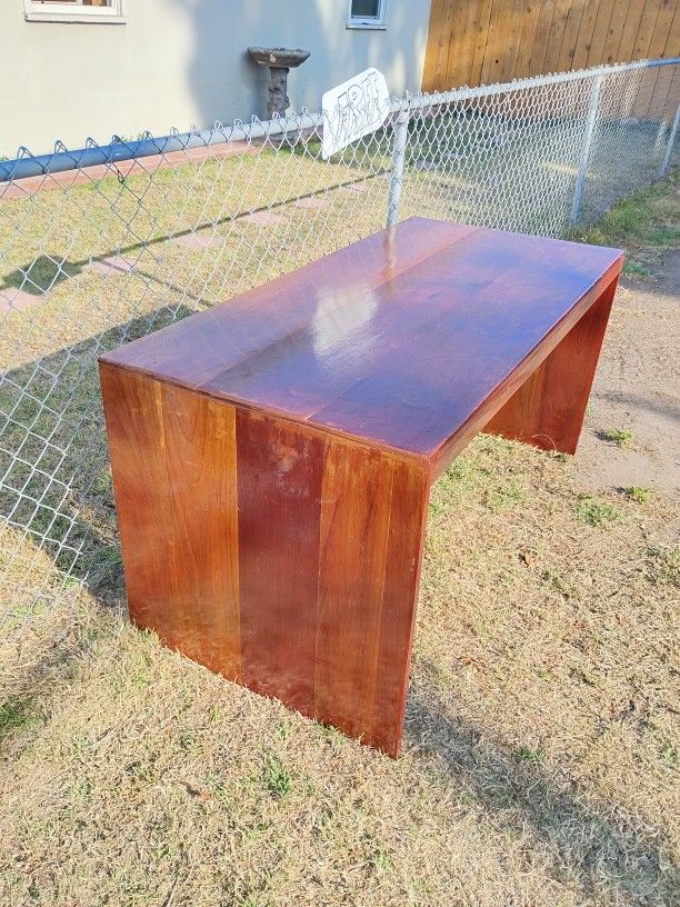 Free Desk