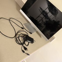 21” HP Monitor – Great Condition – Includes Cables