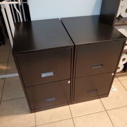 2 Filing Cabinets 