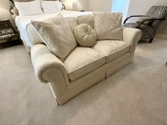 Lee Industries Furniture Sofa/Loveseat