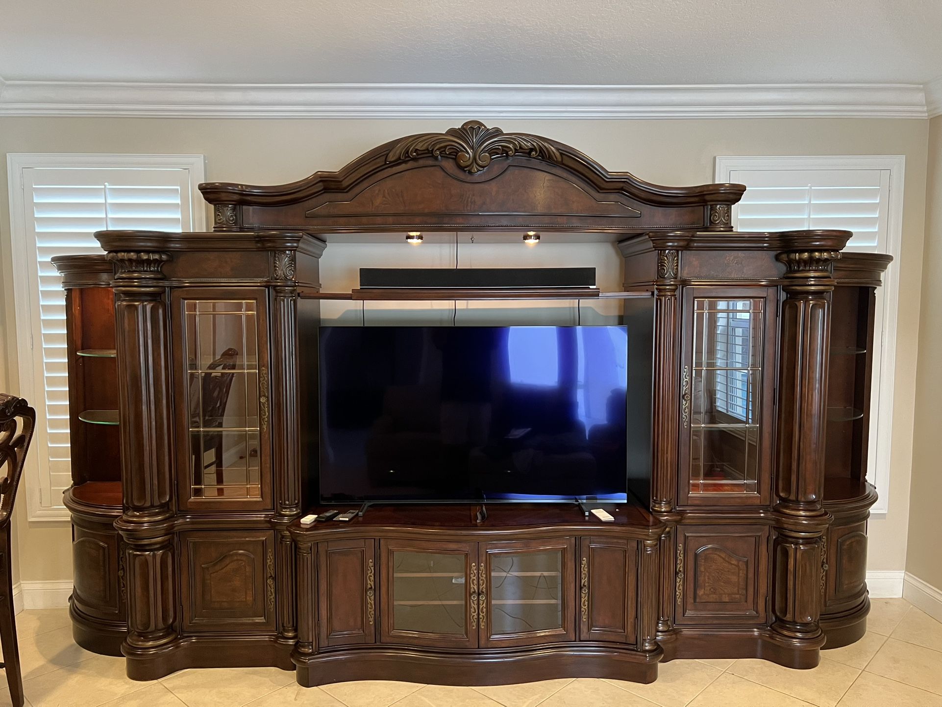 Entertainment center
