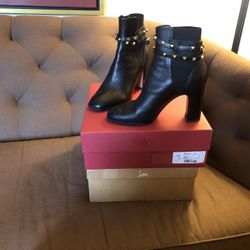 Gorgeous Valentino Bootie /Black- Size US/81/2 EU/39