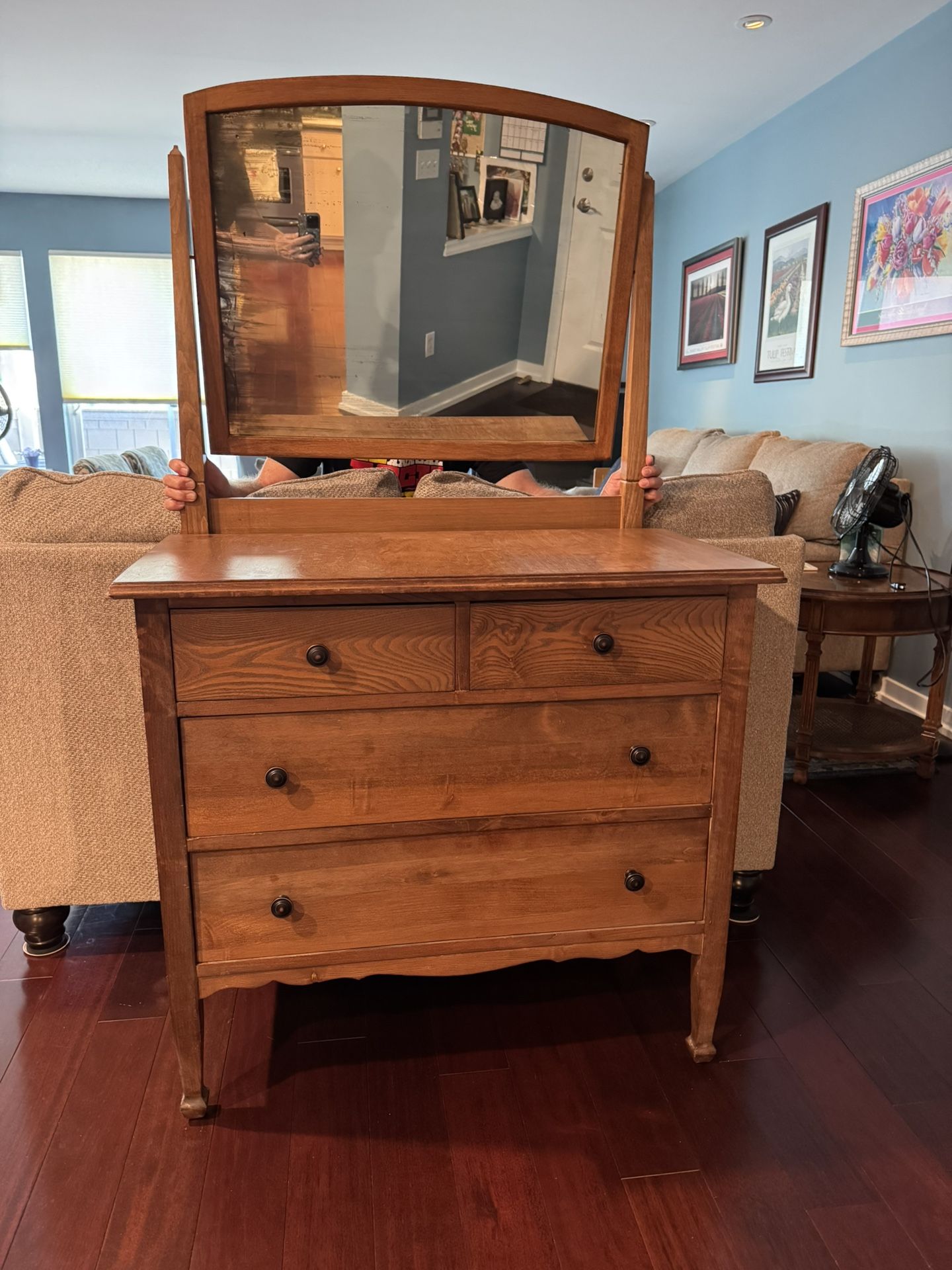 Dresser With Mirror