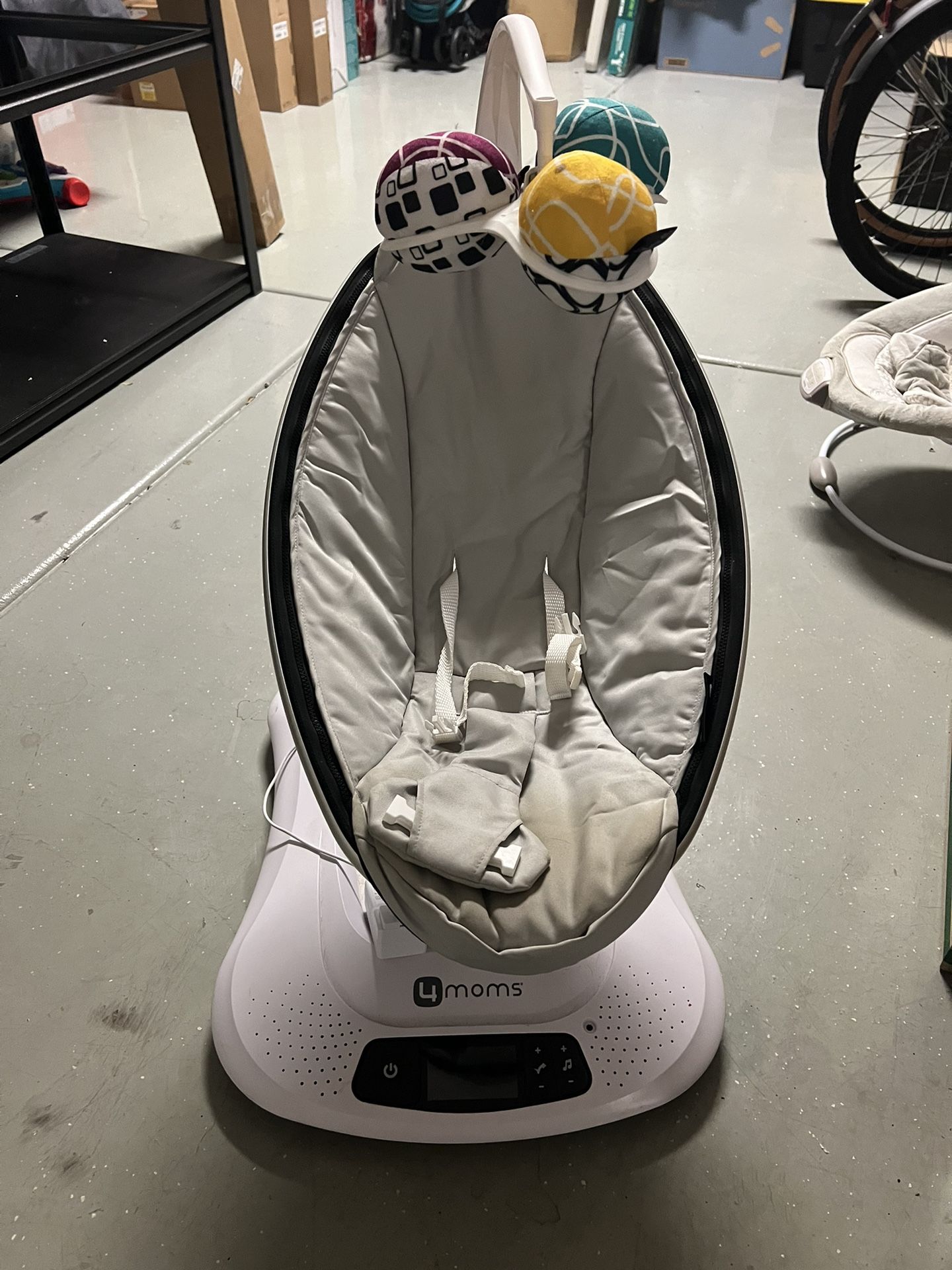 4Moms MamaRoo Multi Motion Baby Swing
