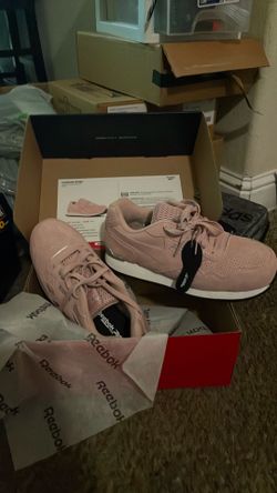 Reebok women size 10