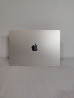 Apple MacBook A2681