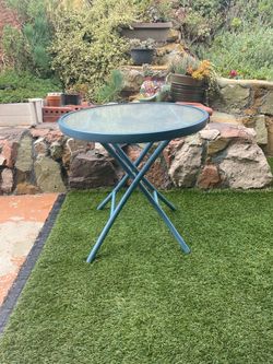 Blue round table around 27” diameter great condition