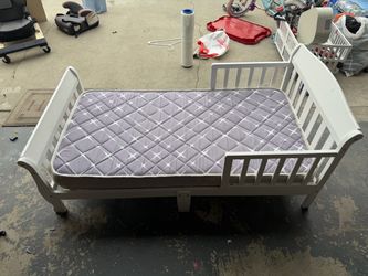 Toddler bed