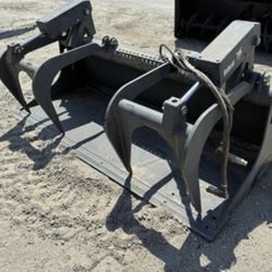Bob Cat 80 in Grapple Bucket 