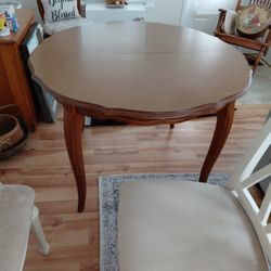 Table Comes With 2 Leafs Excellent Condition