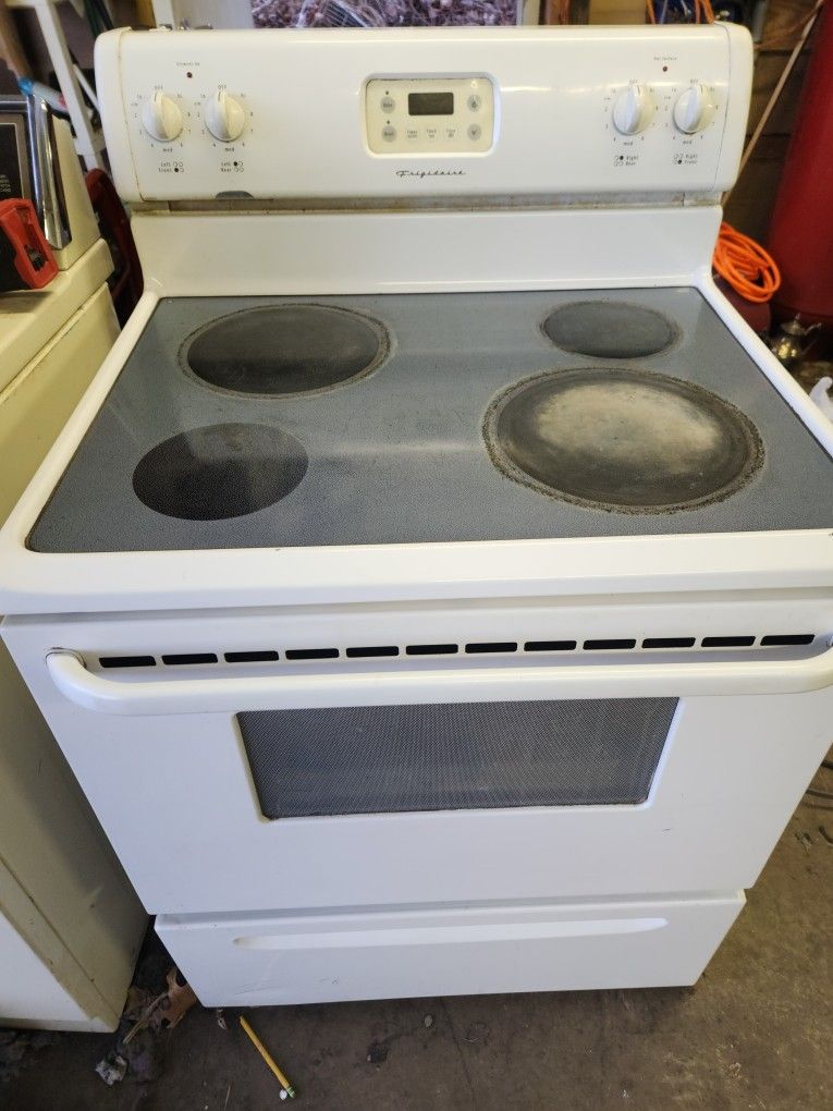 Frigidaire Electric Stove