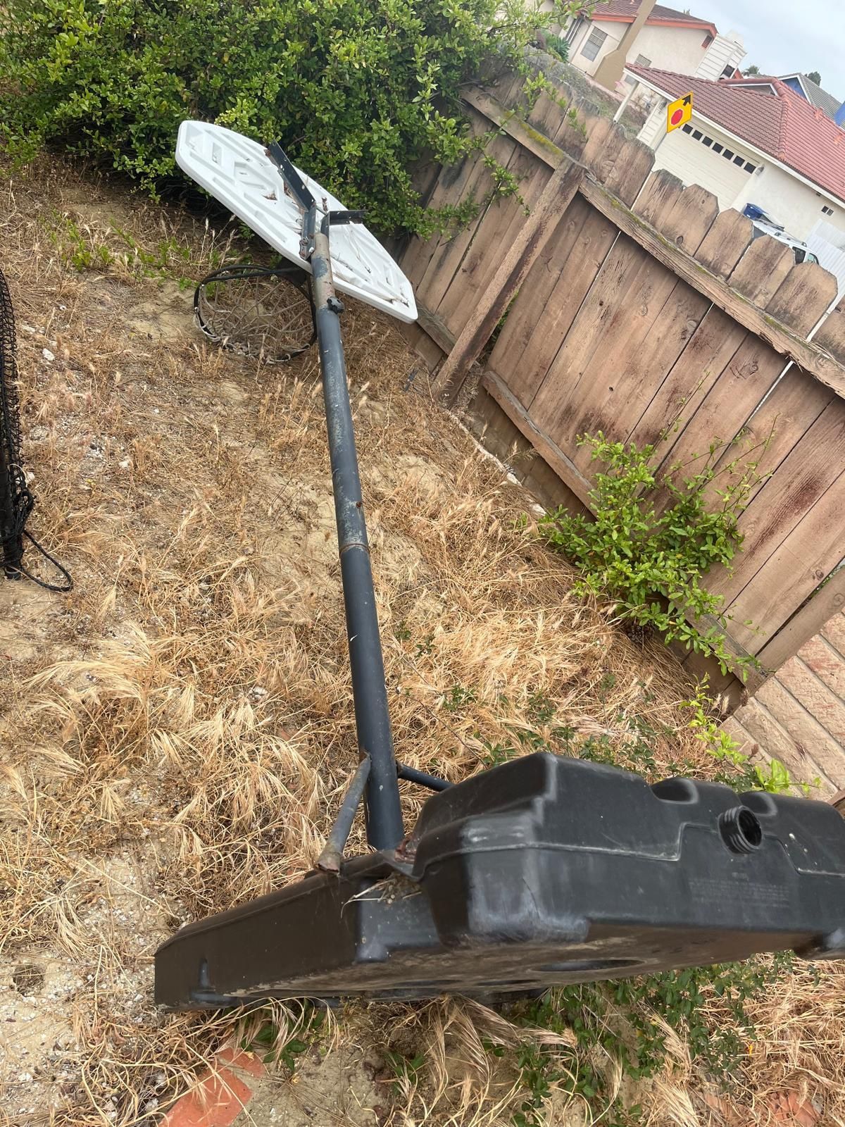 FREE PICKUP ONLY Basketball Hoop