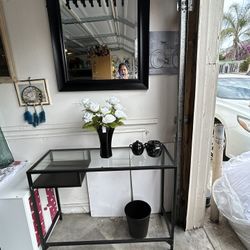 BEAUTIFUL OFFICE SET INCLUDING THE MIRROR,THE DESK ,THE FLOWERS AND THE VASE AND THE TRASH CAN 