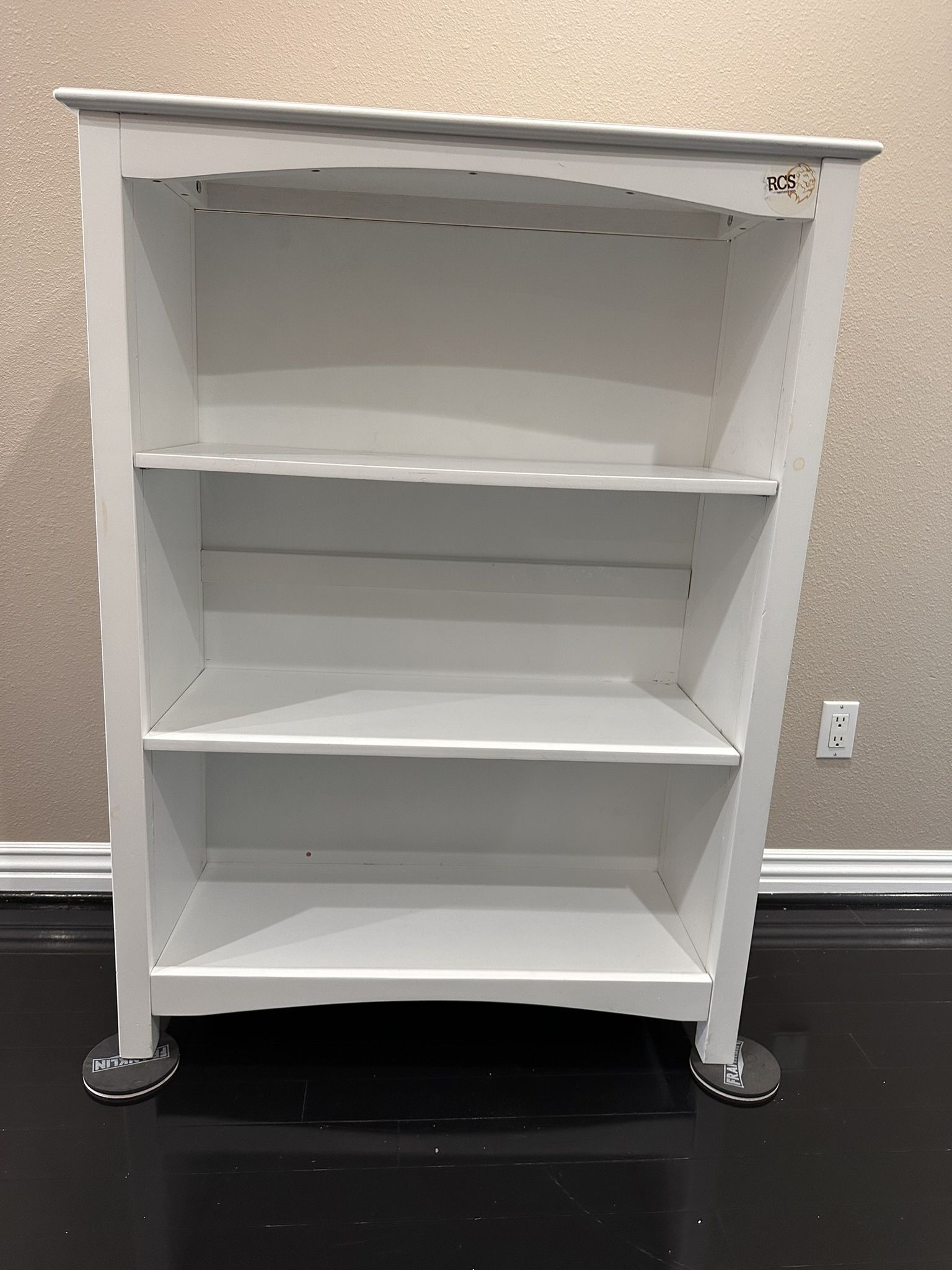 3 Shelves Traditional White Bookcase – Harriet Bee Bonneau (Wayfair)