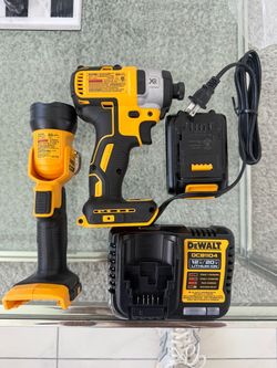 NEW DEWALT 20V MAX XR DCF887 Impact Driver + Charger, Light & Battery