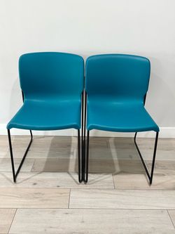 Plastic Chairs – Set of 2