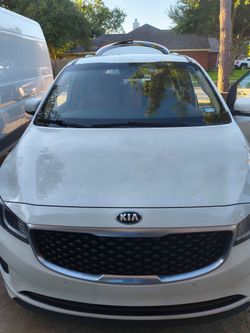16 Kia Sedona (Excellent condition)