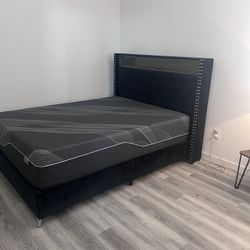 Queen led Light Bed Frame & Memory Foam Mattress Black 