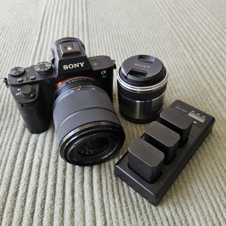 Sony A7ii + 2 Lenses + 3 Batteries 