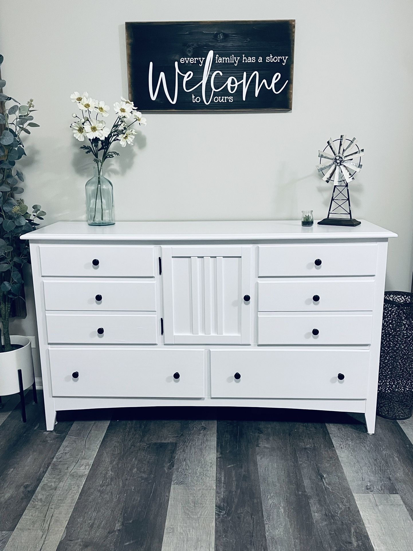 Refinished Solid Wood Swan White Bedroom Dresser Buffet TV Stand Delivery Available