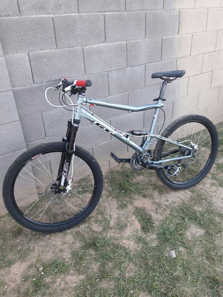 gt marathon sport mountain bike