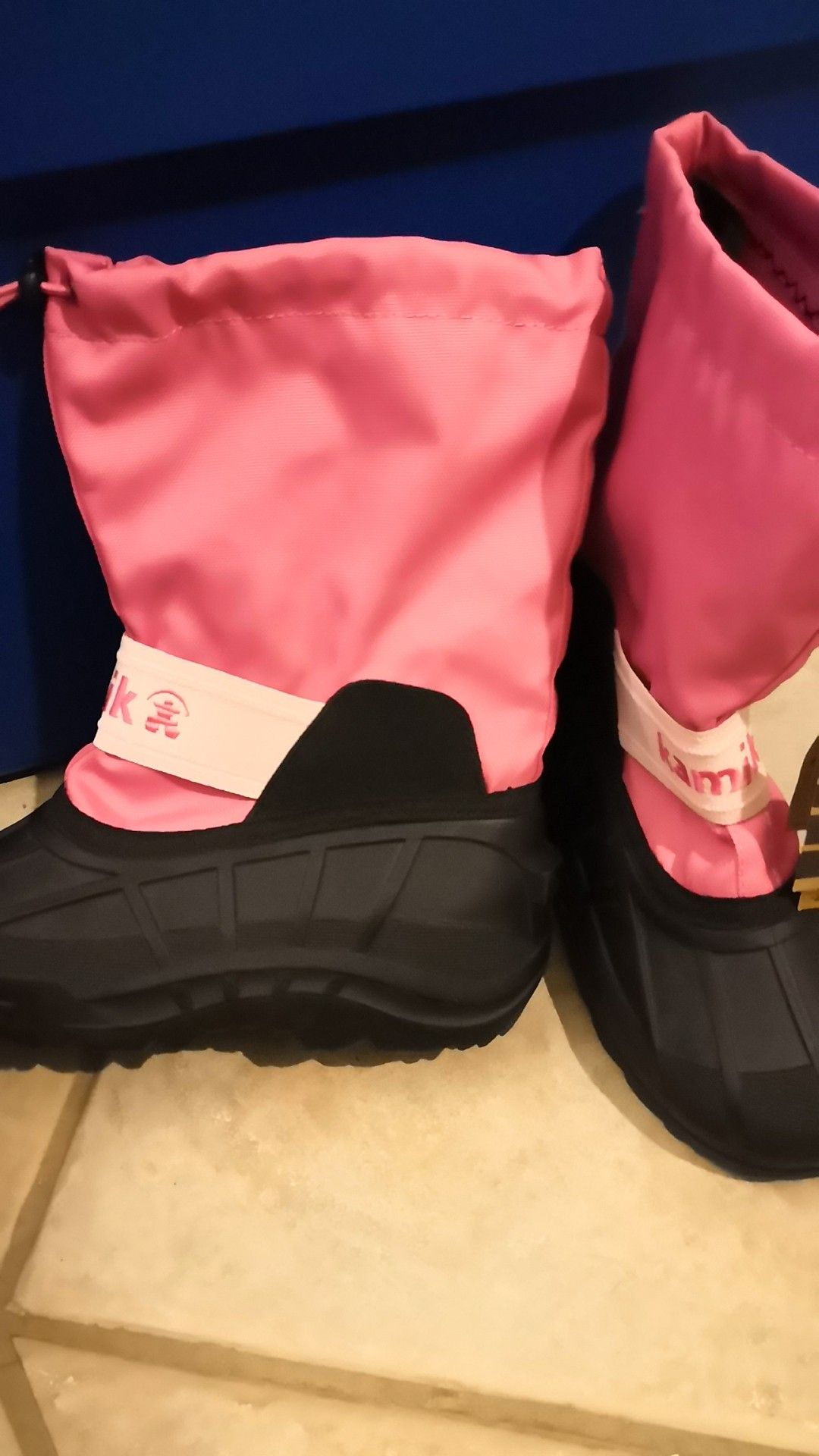 Brand New never used Kamik Girls size 2 snow boots