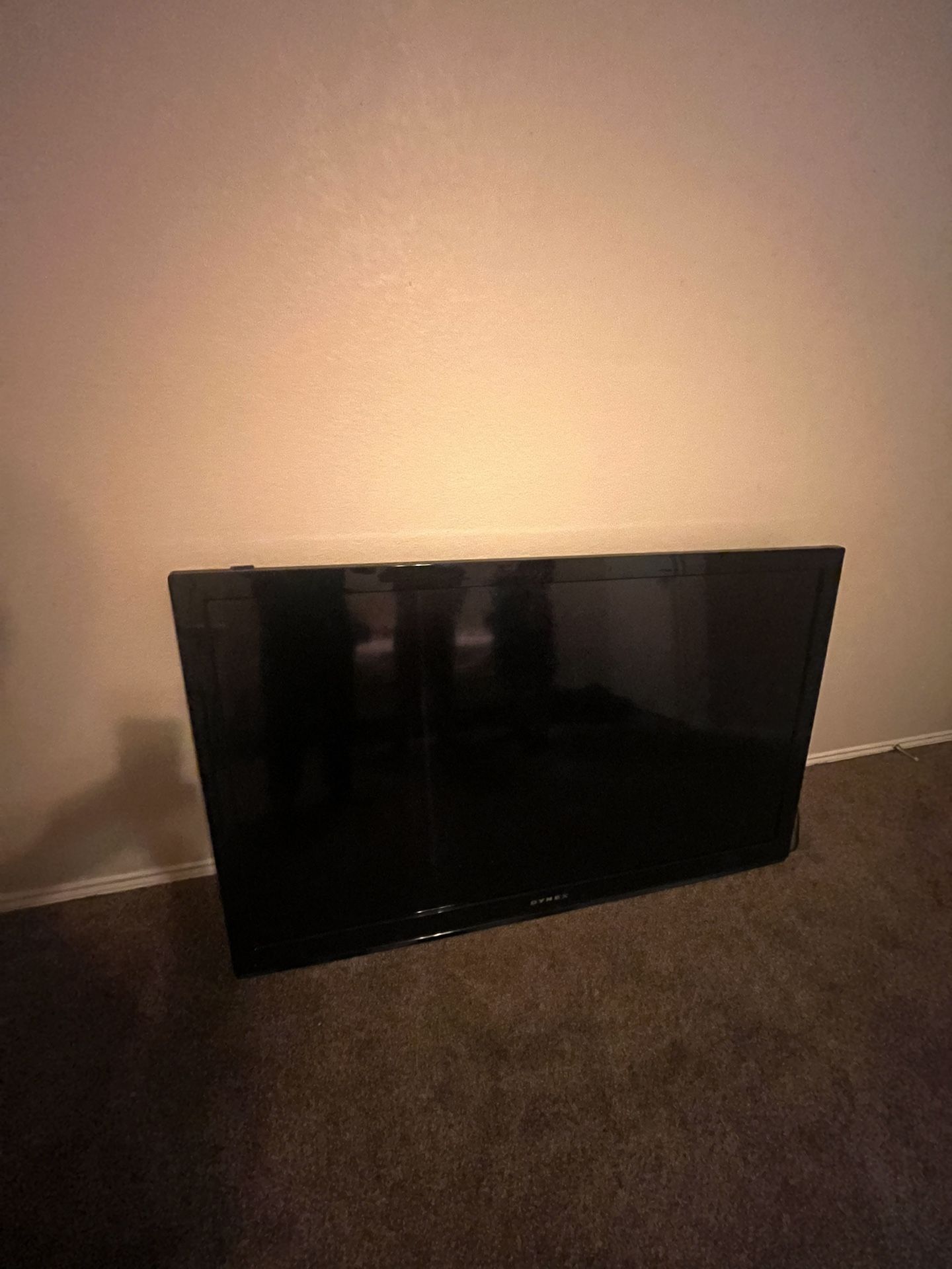65’ inch DYNEX TV IN GREAT WORKING CONDITION
