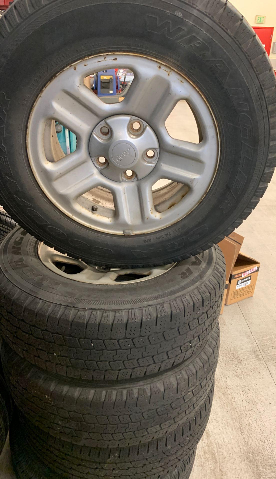 Jeep tires with rims