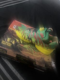 Reebok.. Size 10