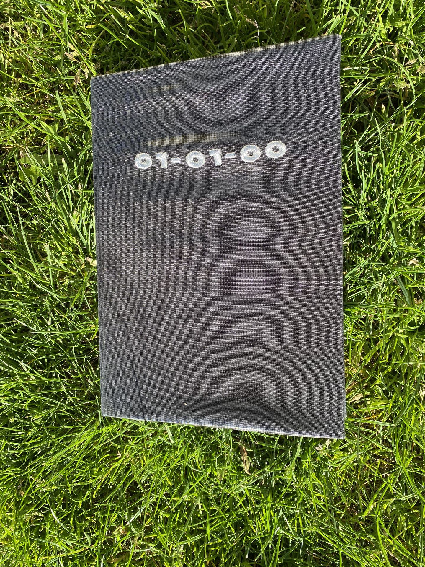 01 - 01 - 00 Notebook With Black Squishy Stars