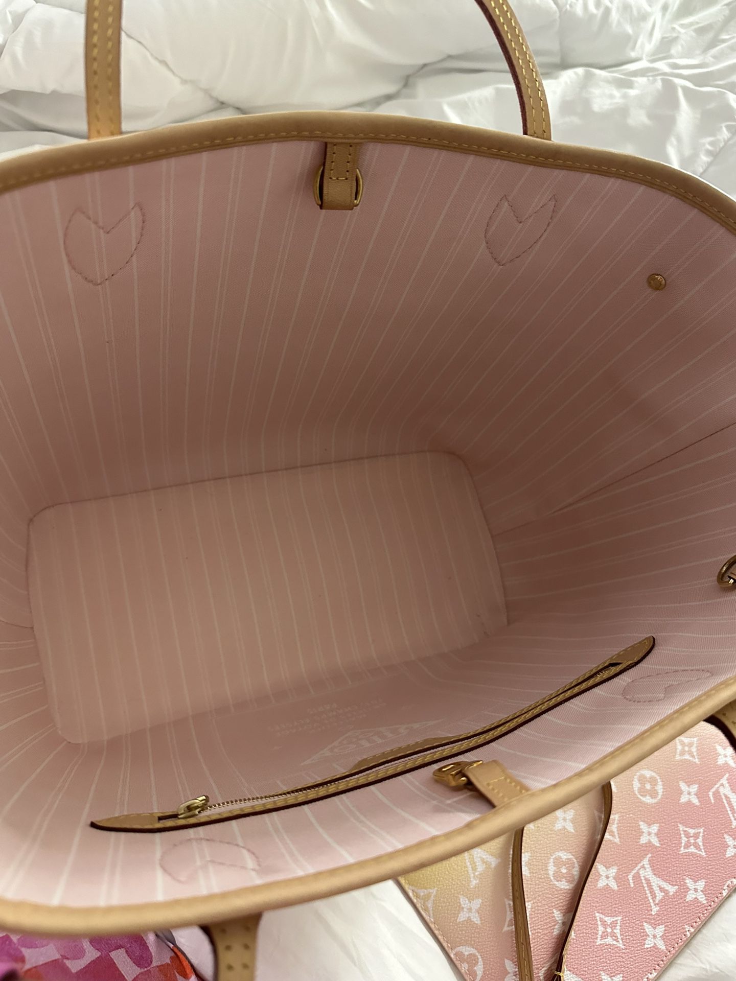 Authentic Limited Edition LOUIS VUITTON Monogram Giant By The Pool  Neverfull MM Light Pink for Sale in Pleasanton, CA - OfferUp
