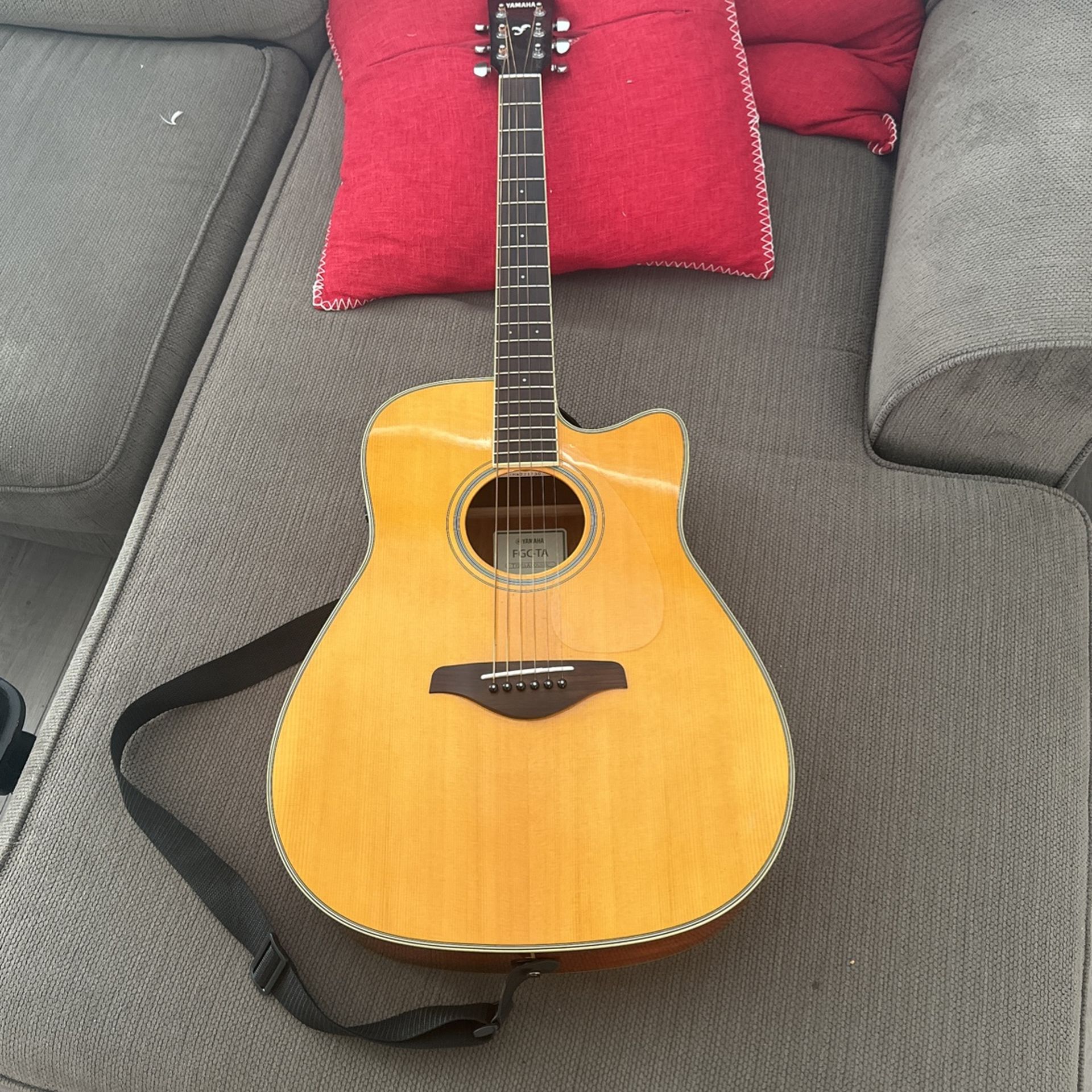 Yamaha Trans Acoustic FGC TA