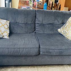 Comfortable Sofa That Comes With 2 Pillows As Well!