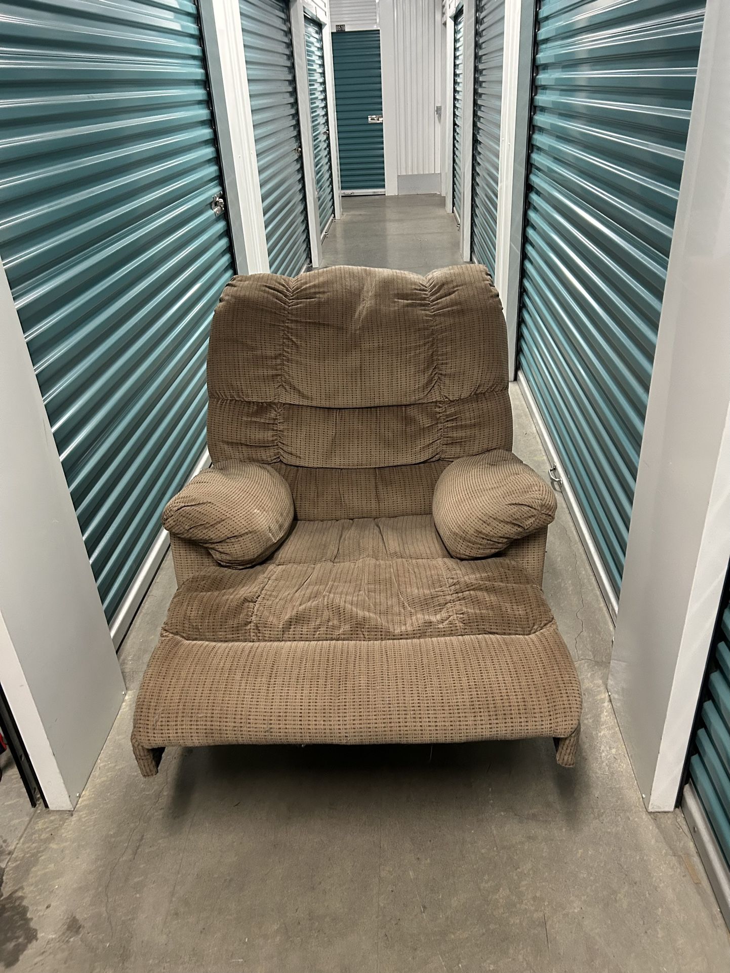 Comfy Recliner for Sale in Las Vegas, NV OfferUp